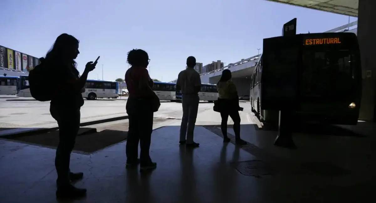 Nove em cada dez mulheres sofreram violência em deslocamentos noturnos