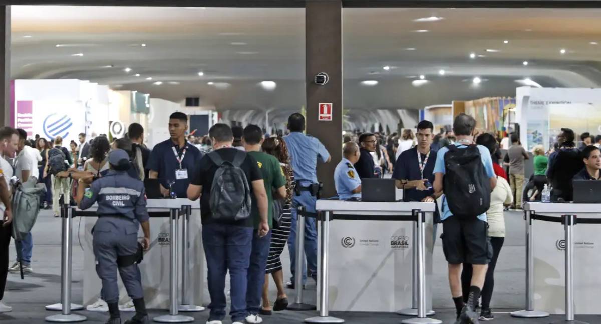 Novo rascunho da COP30 avança na adaptação, mas é criticado por omissão de combustíveis fósseis