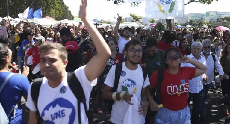 Número de trabalhadores sindicalizados para de cair e atinge 9,1 milhões em 2024