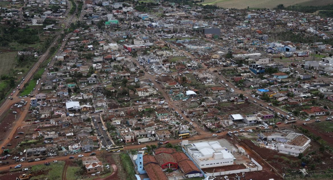 Paraná decreta calamidade após tornado destruir Rio Bonito do Iguaçu