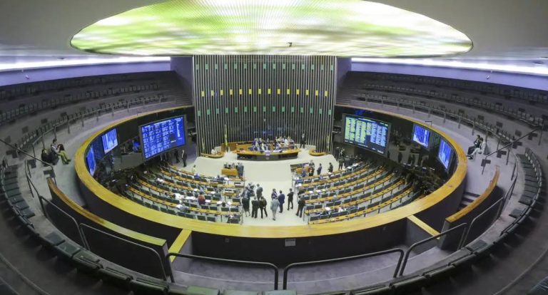 Parlamentares criticam e comemoram a prisão preventiva de Bolsonaro