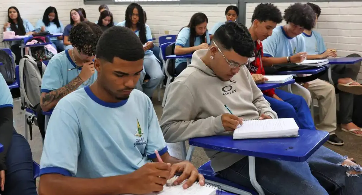 Participação nos dois dias do Enem rende bônus de R$ 200 a beneficiários do Pé-de-Meia
