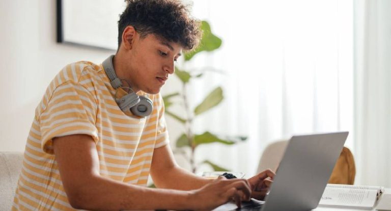 Pé-de-Meia: estudantes podem consultar situação no portal do MEC