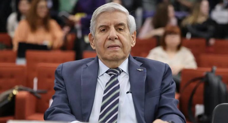 PGR é a favor de prisão domiciliar para general Heleno