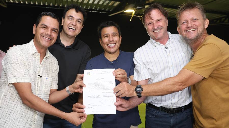 Pista de caminhada no Estádio Aglair Tonelli recebe ordem de serviço em Cacoal