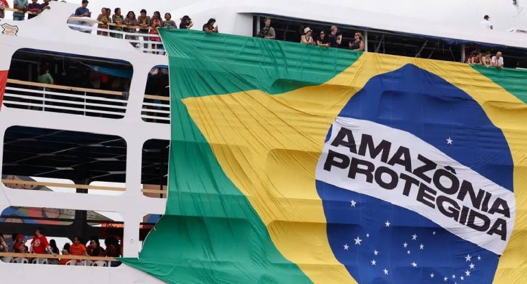 Por justiça climática e social, barqueata reúne movimentos em Belém