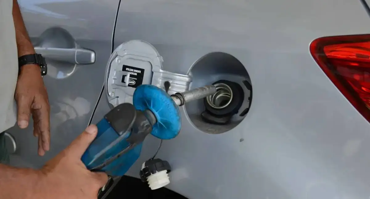 Posto no Recife é proibido de exigir calça legging e cropped de frentistas