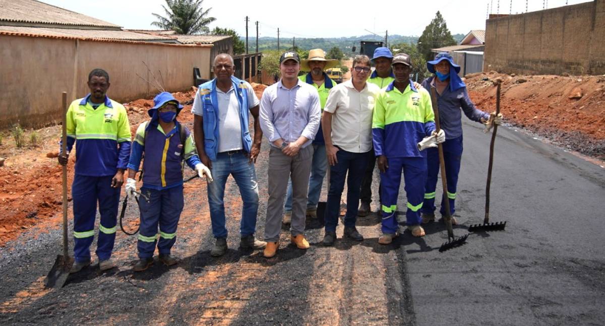 Prefeitura de Jaru asfalta novo trecho da rua Cândido Portinari