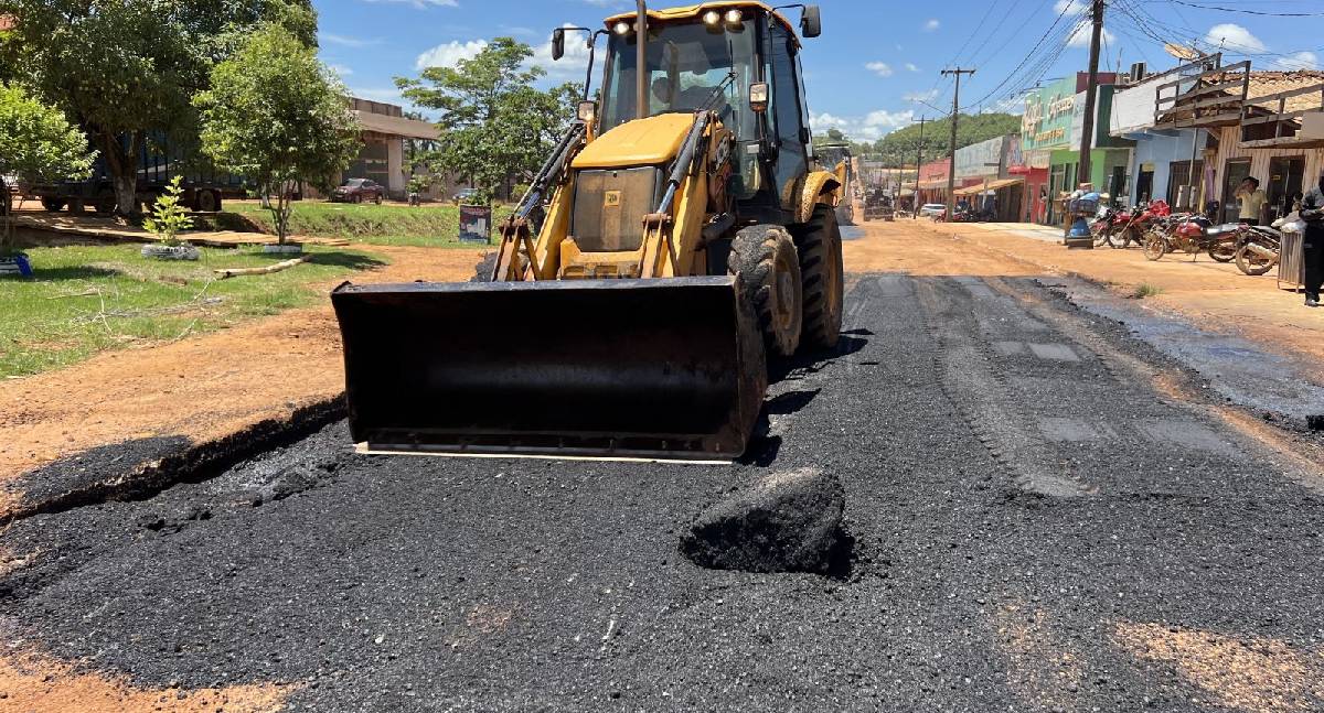 Prefeitura de Porto Velho aplica 100 toneladas de asfalto em União Bandeirantes