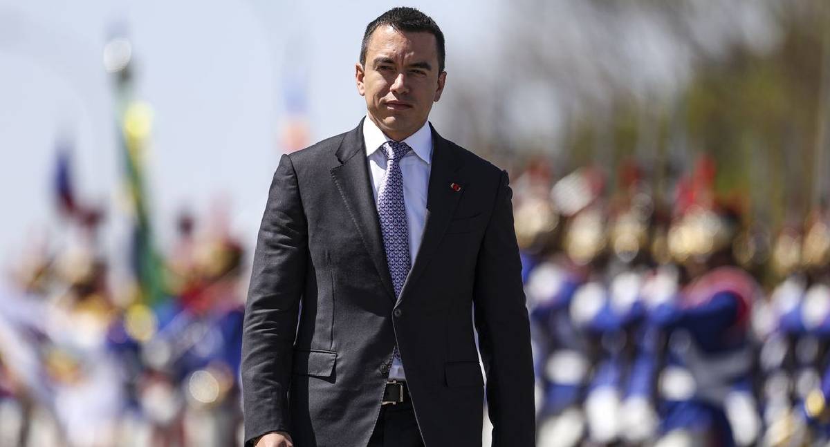 Presidente do Equador viaja aos EUA após derrota em referendo