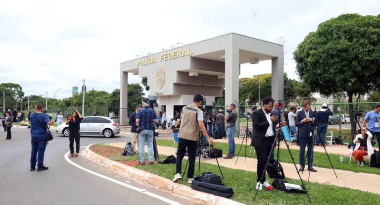 Prisão de Bolsonaro é destaque na imprensa mundial