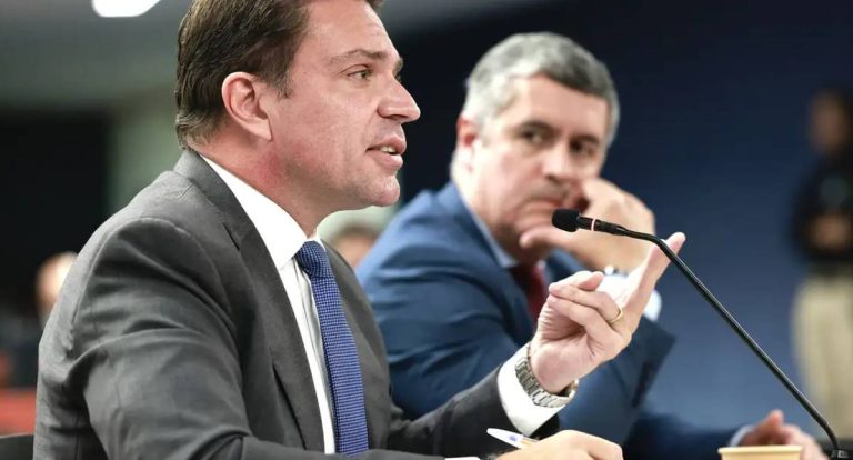 PSOL pede prisão de Alexandre Ramagem após flagrante em Miami