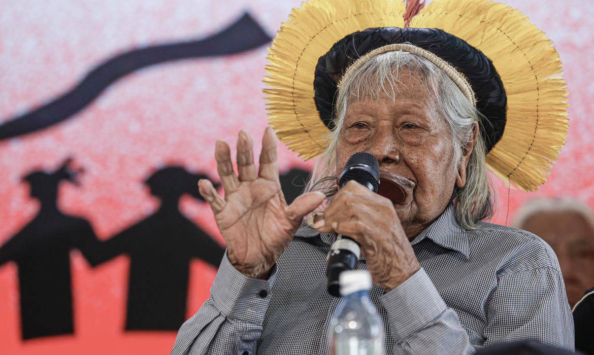 Raoni encerra Cúpula dos Povos com apelo por continuidade da luta