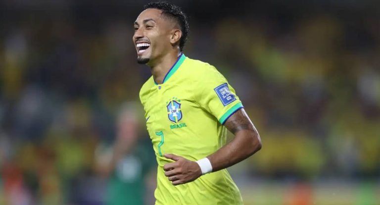 Raphinha é um dos 11 finalistas do prêmio The Best de melhor do mundo da Fifa