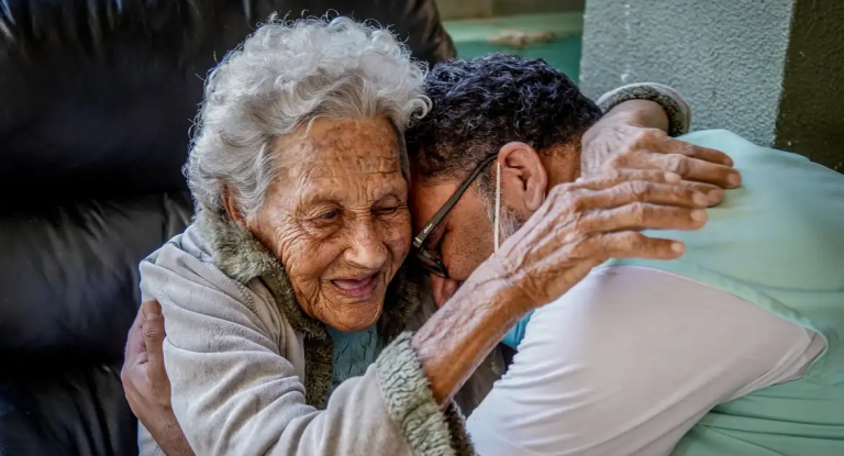 Redação do Enem 2025 destaca desafios e perspectivas sobre o envelhecimento no Brasil