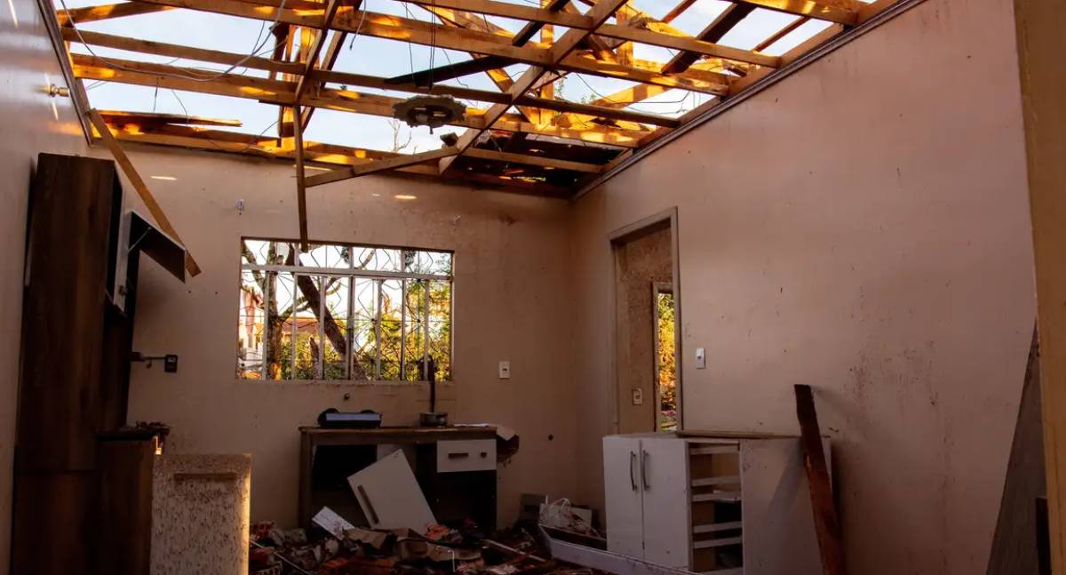 Rio Bonito do Iguaçu inicia reconstrução após destruição por tornado