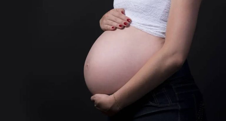 Risco de natimortalidade é até 68% maior em municípios brasileiros vulneráveis