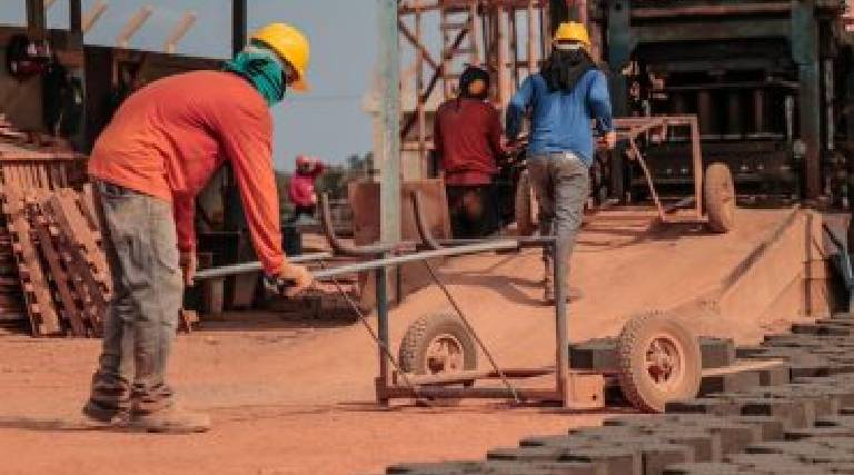 Rondônia reúne limpeza urbana e pavimentação em ação prisional
