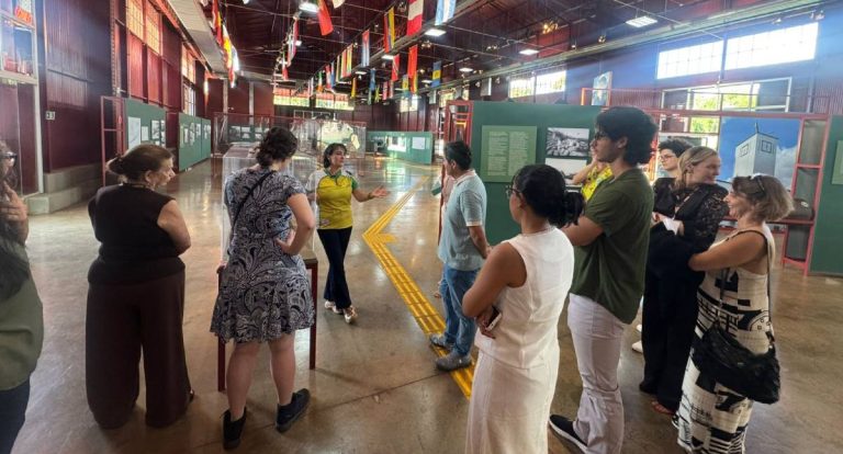 Roteiro turístico ferroviário da Prefeitura apresenta história da EFMM a congressistas da Unir