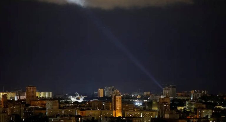 Rússia lança mísseis hipersônicos e dezenas de drones em novo ataque à Ucrânia