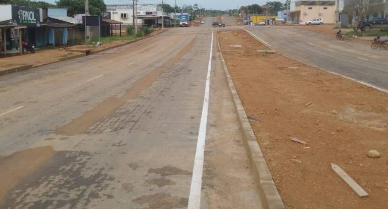 Sinalização viária começa a ser implantada na RO-420 em Jacinópolis após indicação da deputada Dra. Taíssa