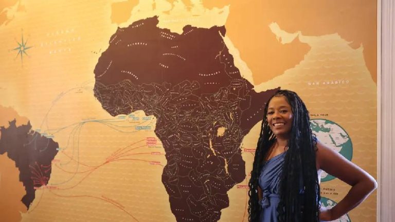 Sinara Rúbia diz ser “pantera negra do meu tempo”