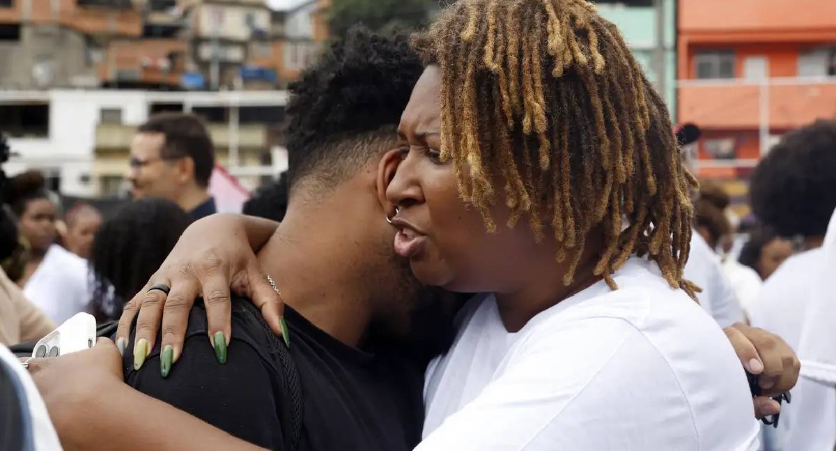 Sob facções e operações, população de favelas vive traumas e adoece