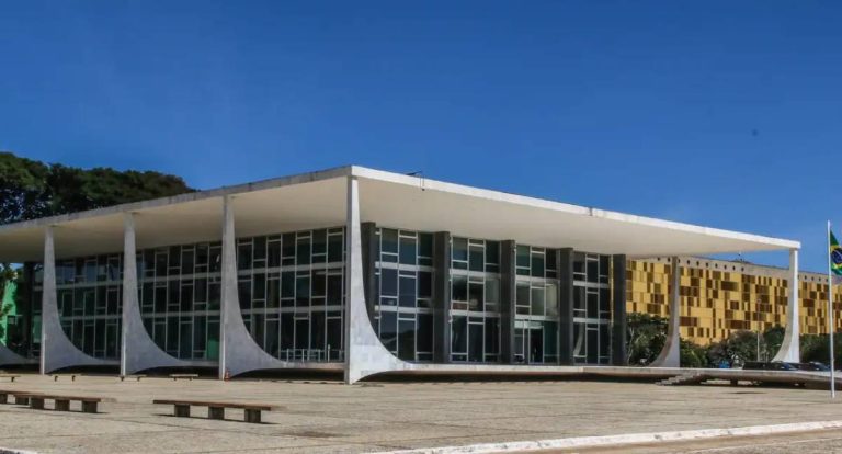 STF começa a julgar recursos de Bolsonaro contra condenação por golpe