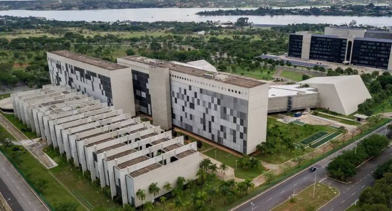 STJ proíbe Forças Armadas de afastar militares devido à transição de gênero