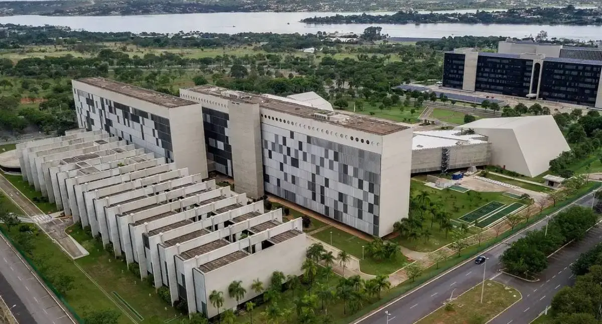 STJ proíbe Forças Armadas de afastar militares devido à transição de gênero