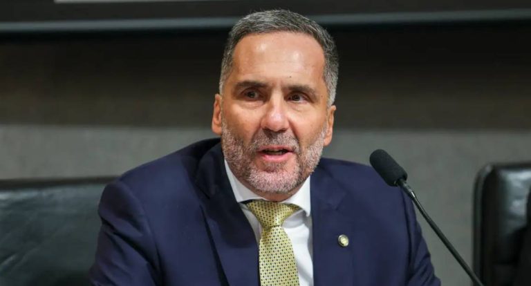 Substitutivo de Derrite limita combate a facções e governo pede diálogo