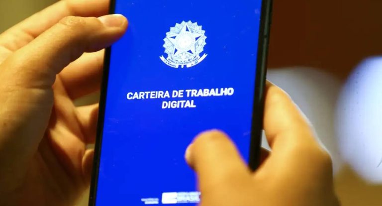 Taxa de desemprego cai para 5,4%, a menor desde 2012