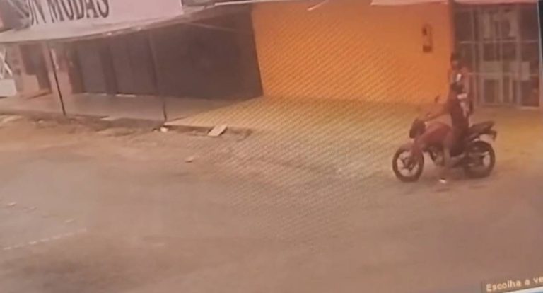 Torcedor do Flamengo é filmado assaltando adolescente na zona leste de Porto Velho