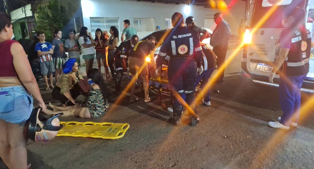 Três ficam feridos em colisão entre motocicletas na zona Leste
