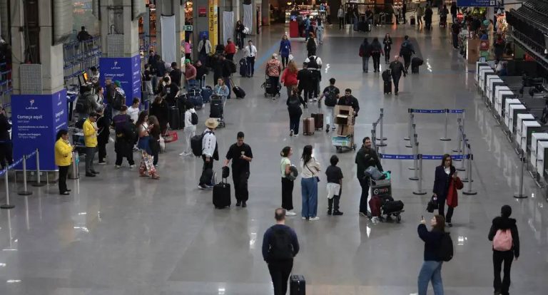 Turismo internacional no Brasil bate recorde histórico em 2025