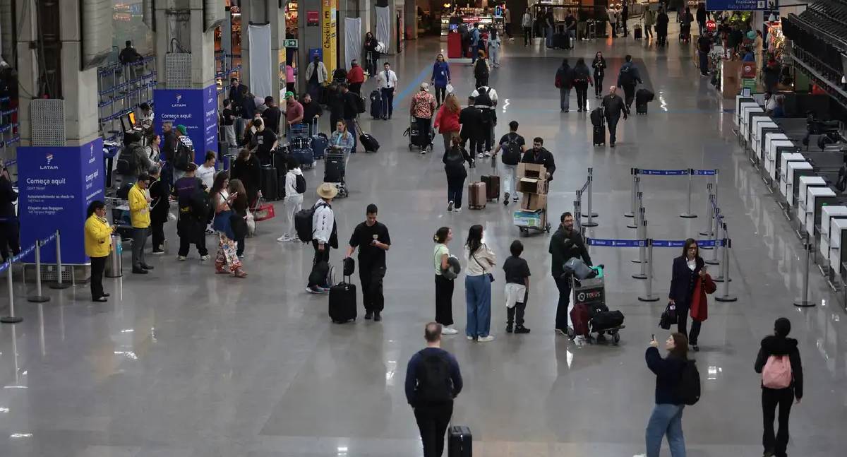 Turismo internacional no Brasil bate recorde histórico em 2025