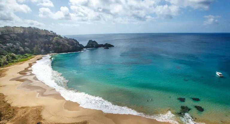 Usina solar garantirá descarbonização da energia em Noronha até 2027