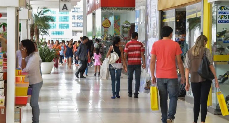 Vendas no comércio caem 0,3% em setembro; quinta queda em seis meses