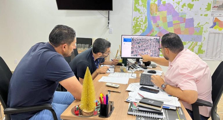 Vereador Márcio Pacele busca soluções para alagamentos na Rua 06 de Janeiro junto à Seinfra