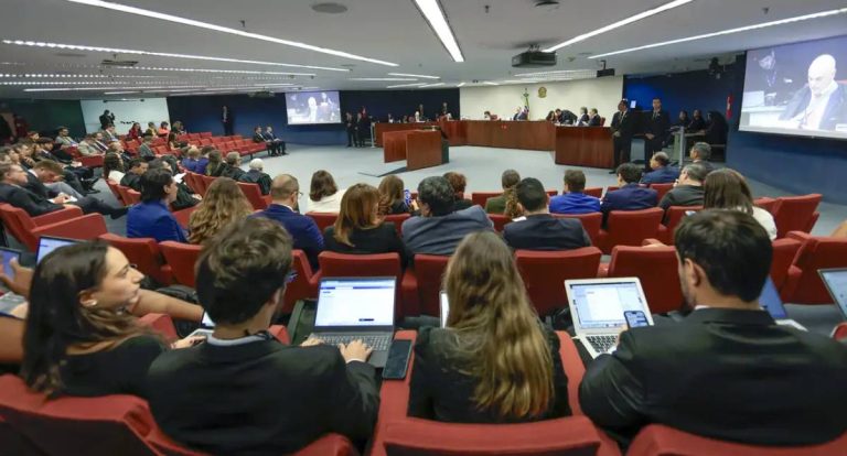 Moraes nega pedido para incluir ministro Luiz Fux em julgamento do Núcleo 2