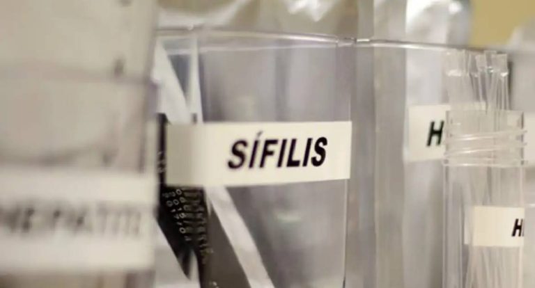 Sífilis mantém crescimento acelerado no Brasil e preocupa especialistas