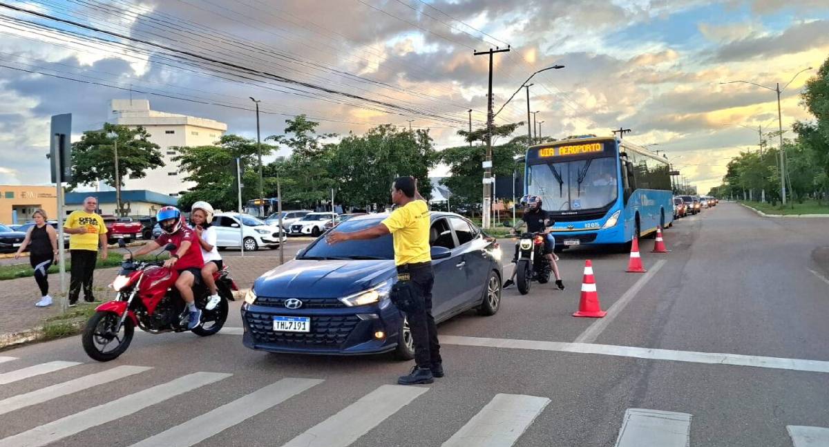 Ação educativa reforça segurança no trânsito no Espaço Alternativo