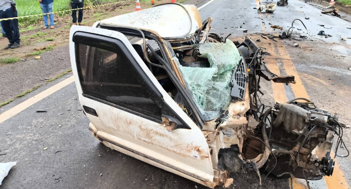 Acidente grave na BR-364 deixa motorista de caminhonete morto