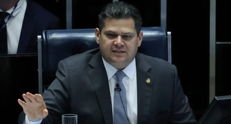 Alcolumbre envia PL da Dosimetria para CCJ; Espiridião Amim será o relator