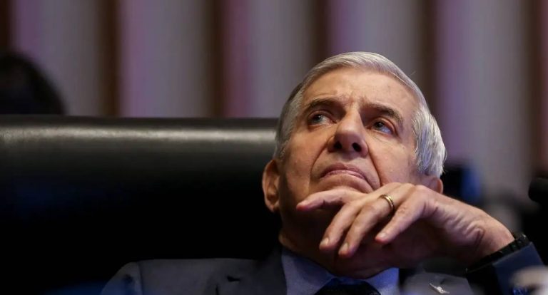 Alexandre de Moraes concede prisão domiciliar humanitária a Augusto Heleno