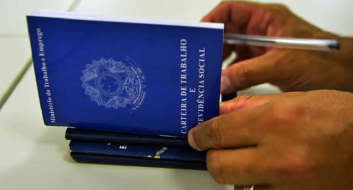 Ampliação do número de carteiras assinadas é sustentada, diz IBGE