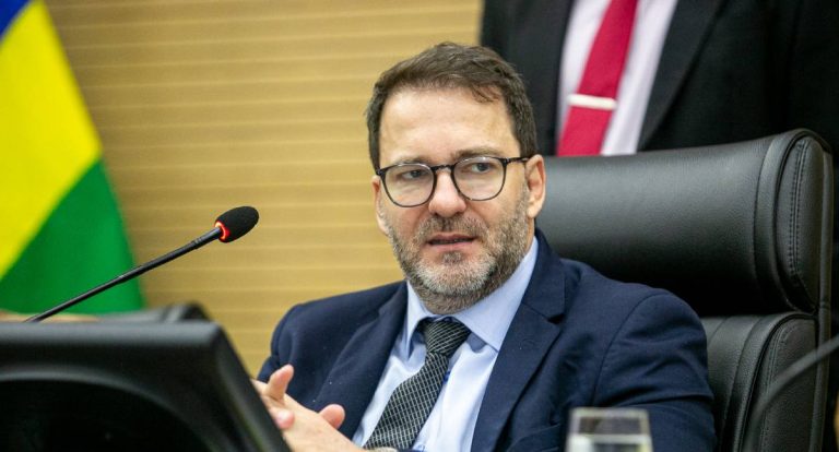 Anistia administrativa é proposta por Alex Redano para policiais e bombeiros punidos por manifestações nas redes sociais