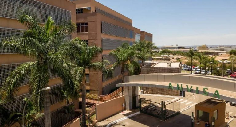 Anvisa suspende tônico capilar e proíbe cosméticos e medicamentos sem registro