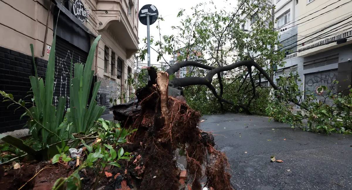 Apagão atinge Embu-Guaçu e deixa 61% dos moradores sem energia