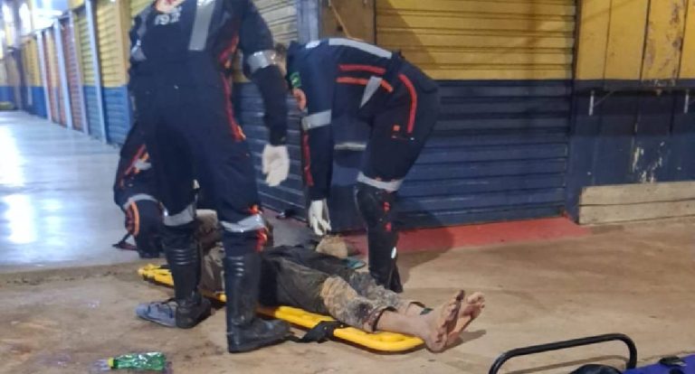 Apenado monitorado é espancado na calçada e fica em estado grave